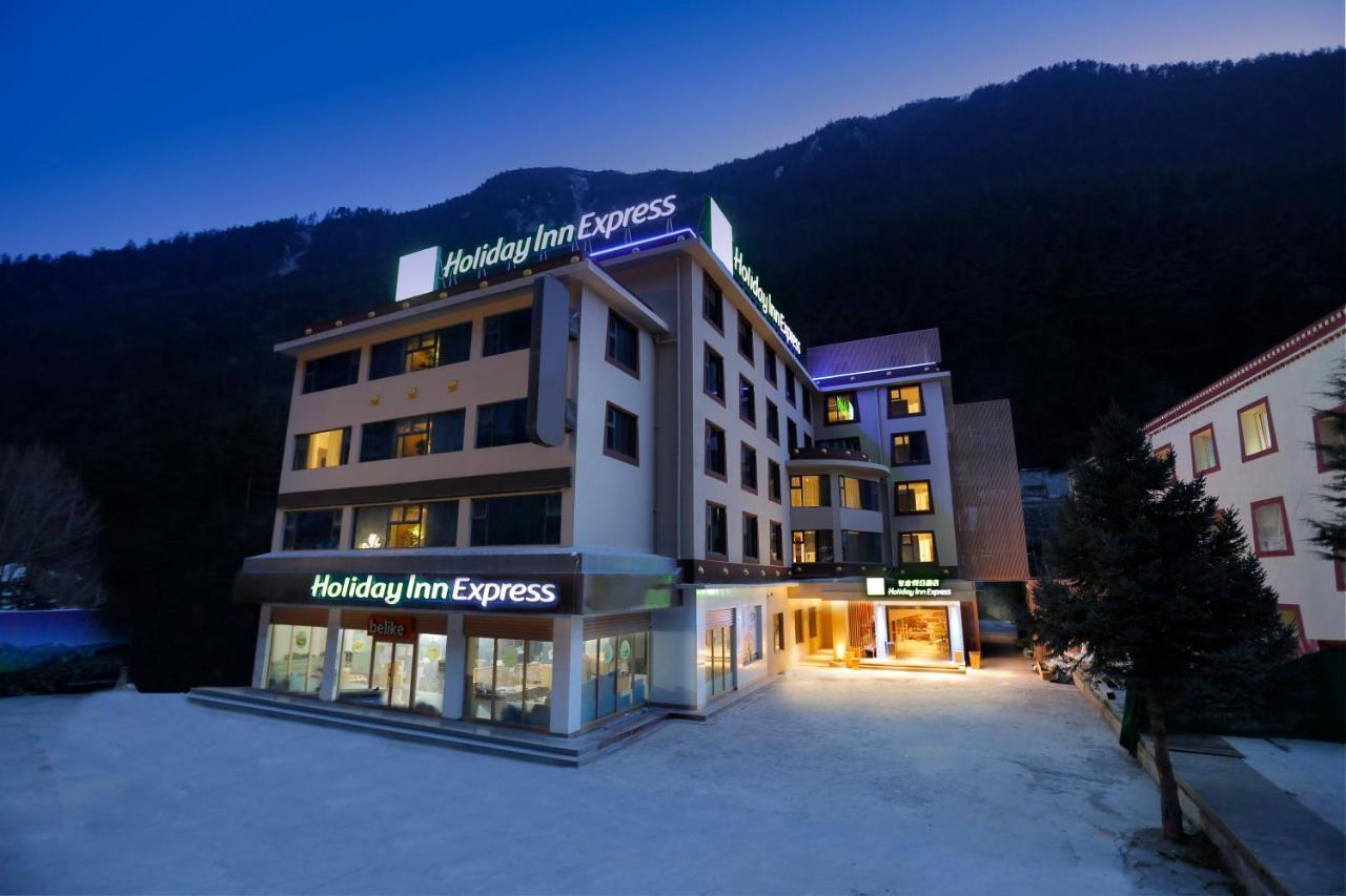 Holiday Inn Express Jiuzhaigou,Only 600 Meters To Jiuzhaigou Park, An Ihg Hotel 외부 사진