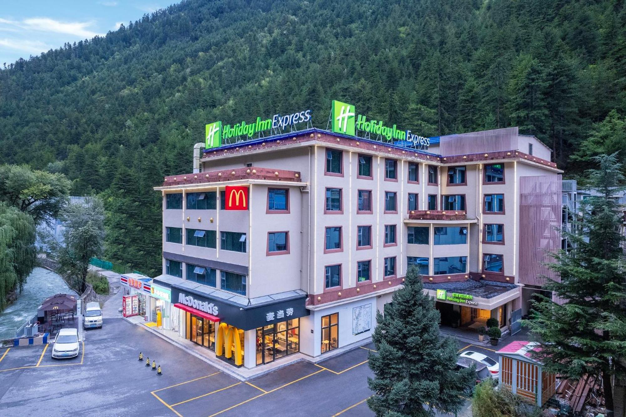 Holiday Inn Express Jiuzhaigou,Only 600 Meters To Jiuzhaigou Park By Ihg 외부 사진