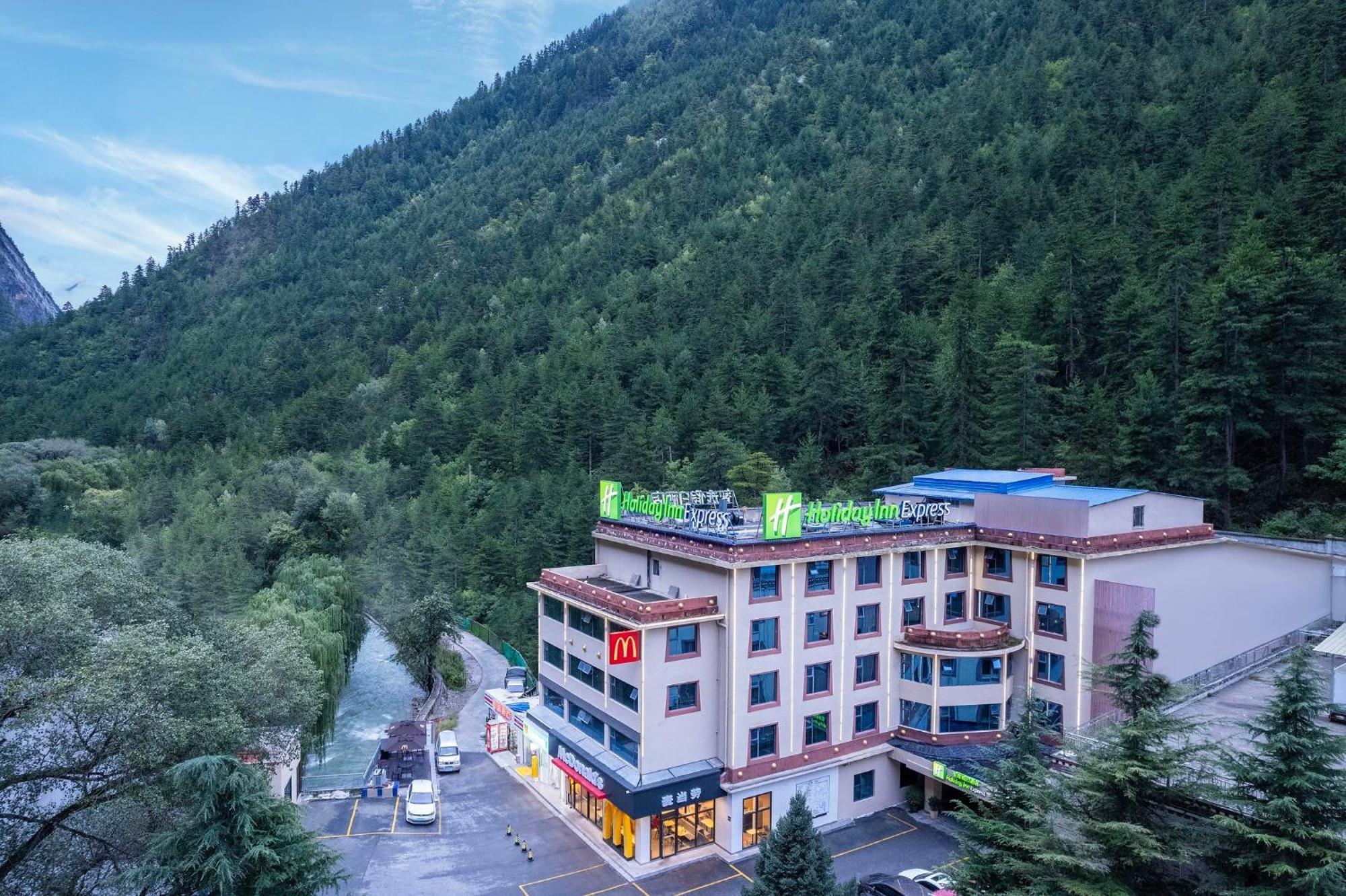 Holiday Inn Express Jiuzhaigou,Only 600 Meters To Jiuzhaigou Park By Ihg 외부 사진