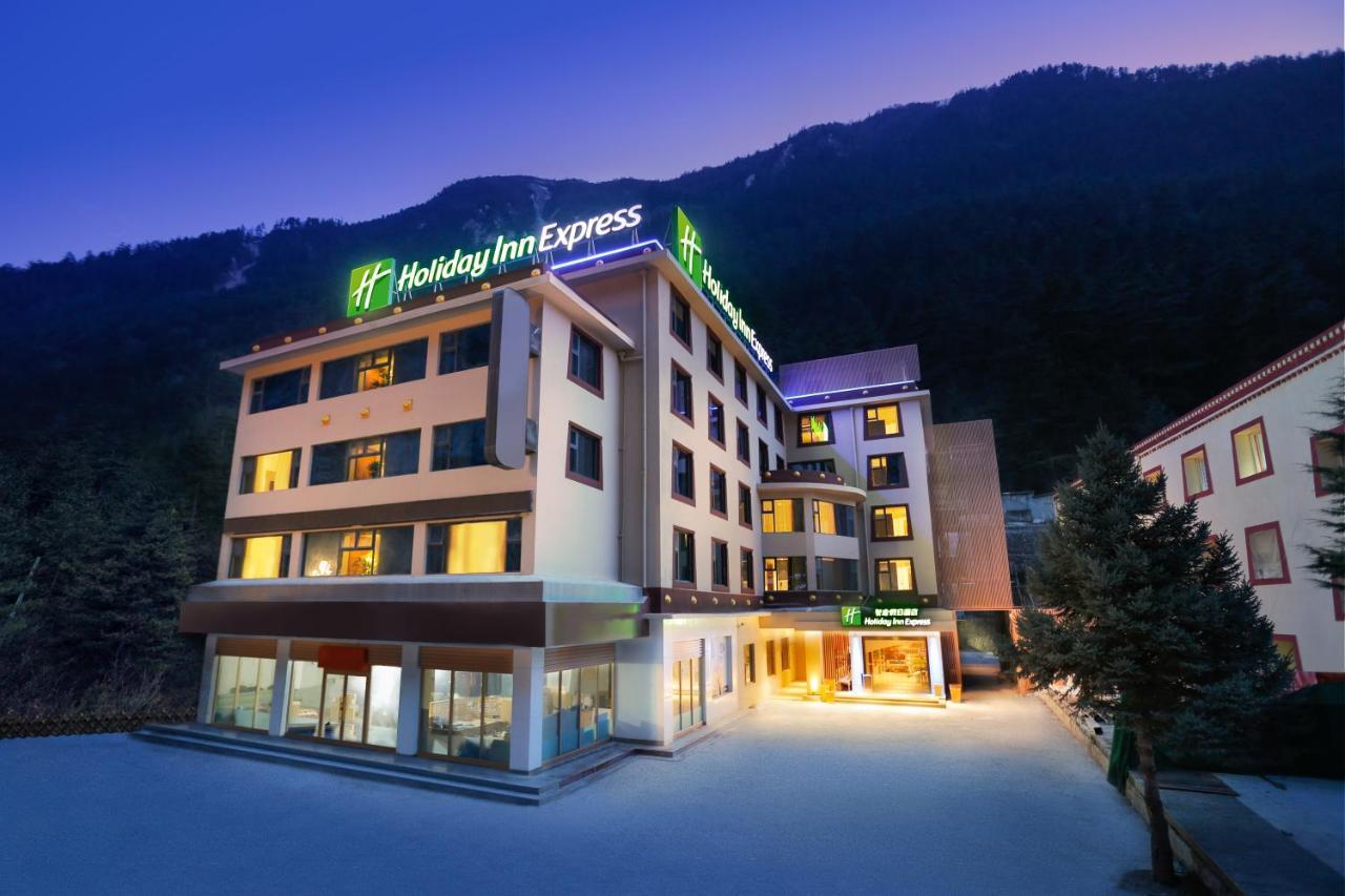 Holiday Inn Express Jiuzhaigou,Only 600 Meters To Jiuzhaigou Park, An Ihg Hotel 외부 사진